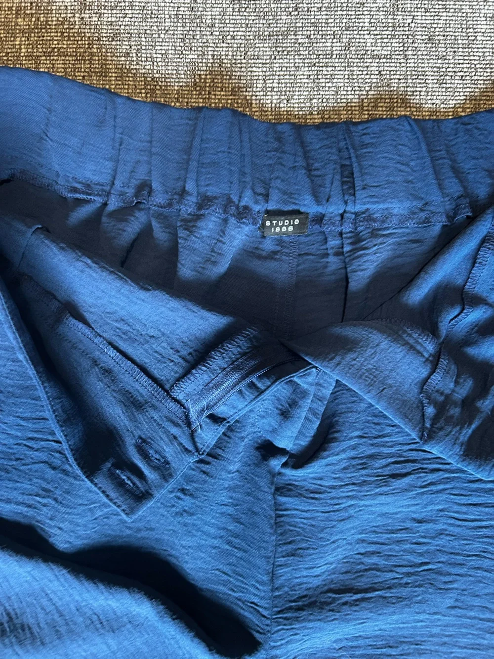 Women’s Navy Textured comfort shorts pockets 16